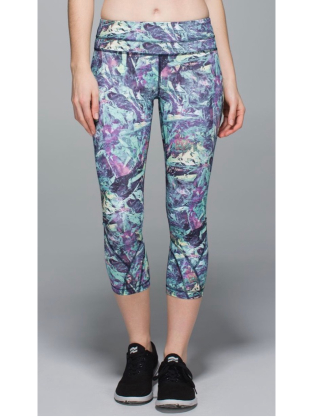 Lululemon Run: Inspire Crop II *All Full-On Luxtreme in Iridescent Multi Sz 6!